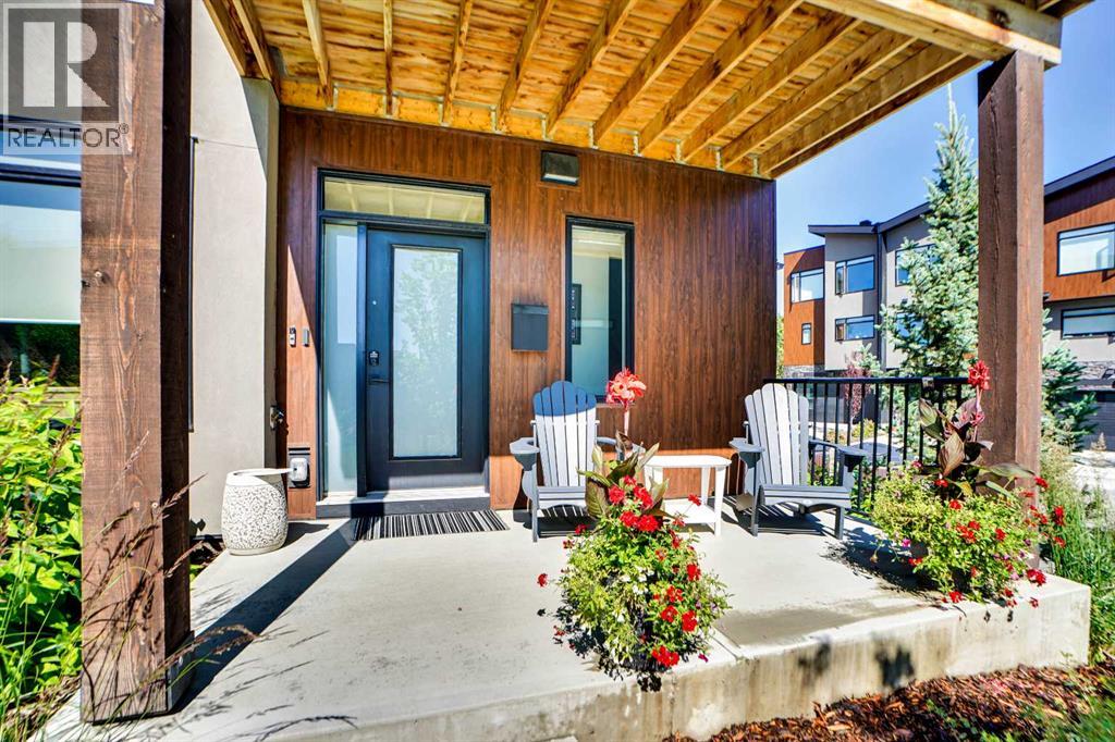 Single Family House for Sale in  Royal Elm Green NW Royal Oak Calgary 