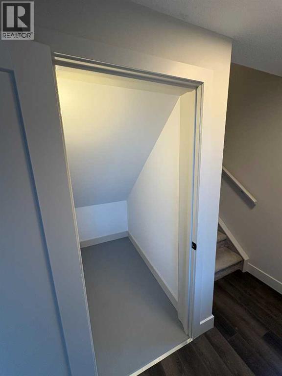 Single Family House for Sale in  Royal Elm Green NW Royal Oak Calgary 