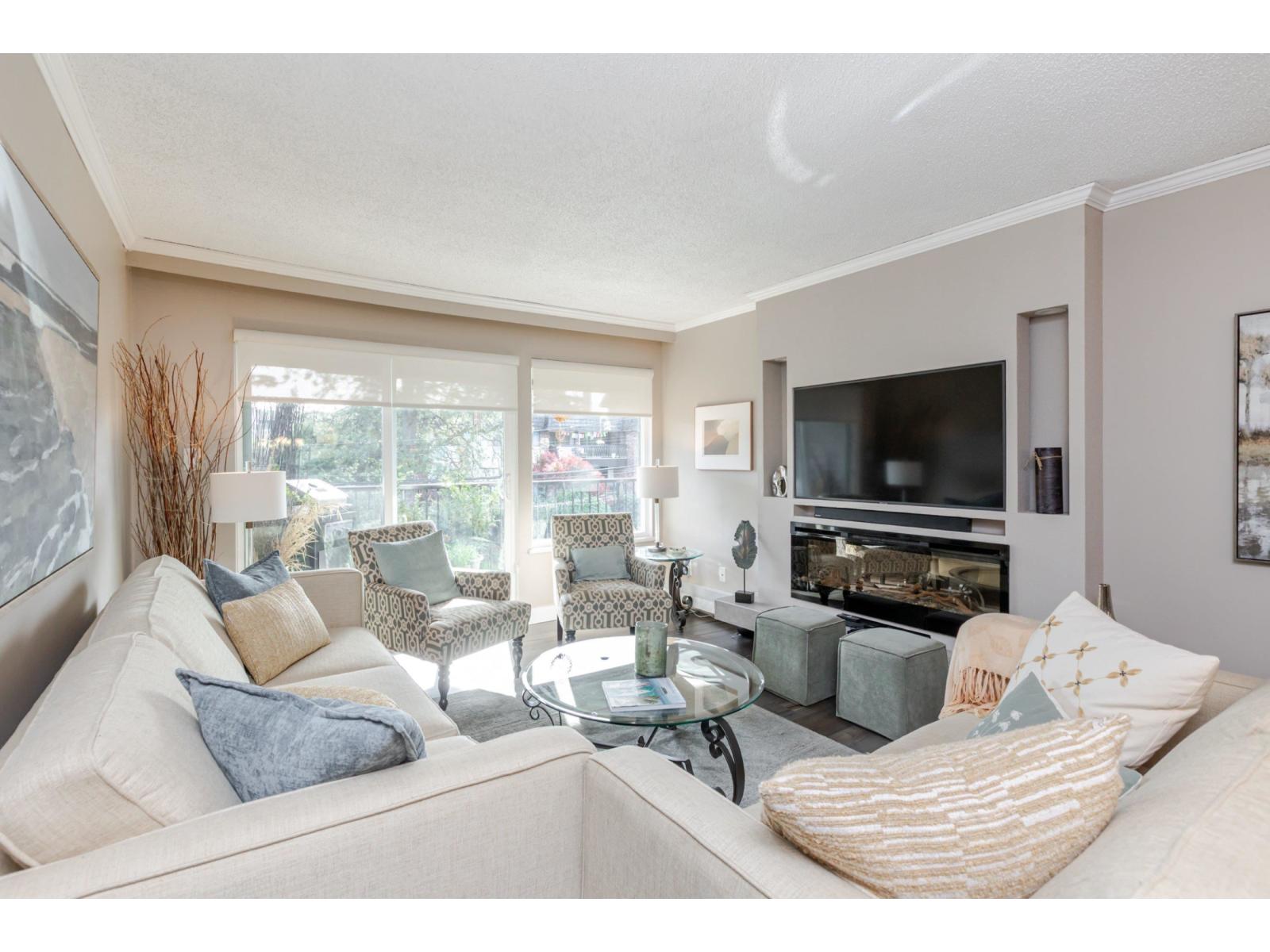 305 1351 MARTIN STREET, White Rock