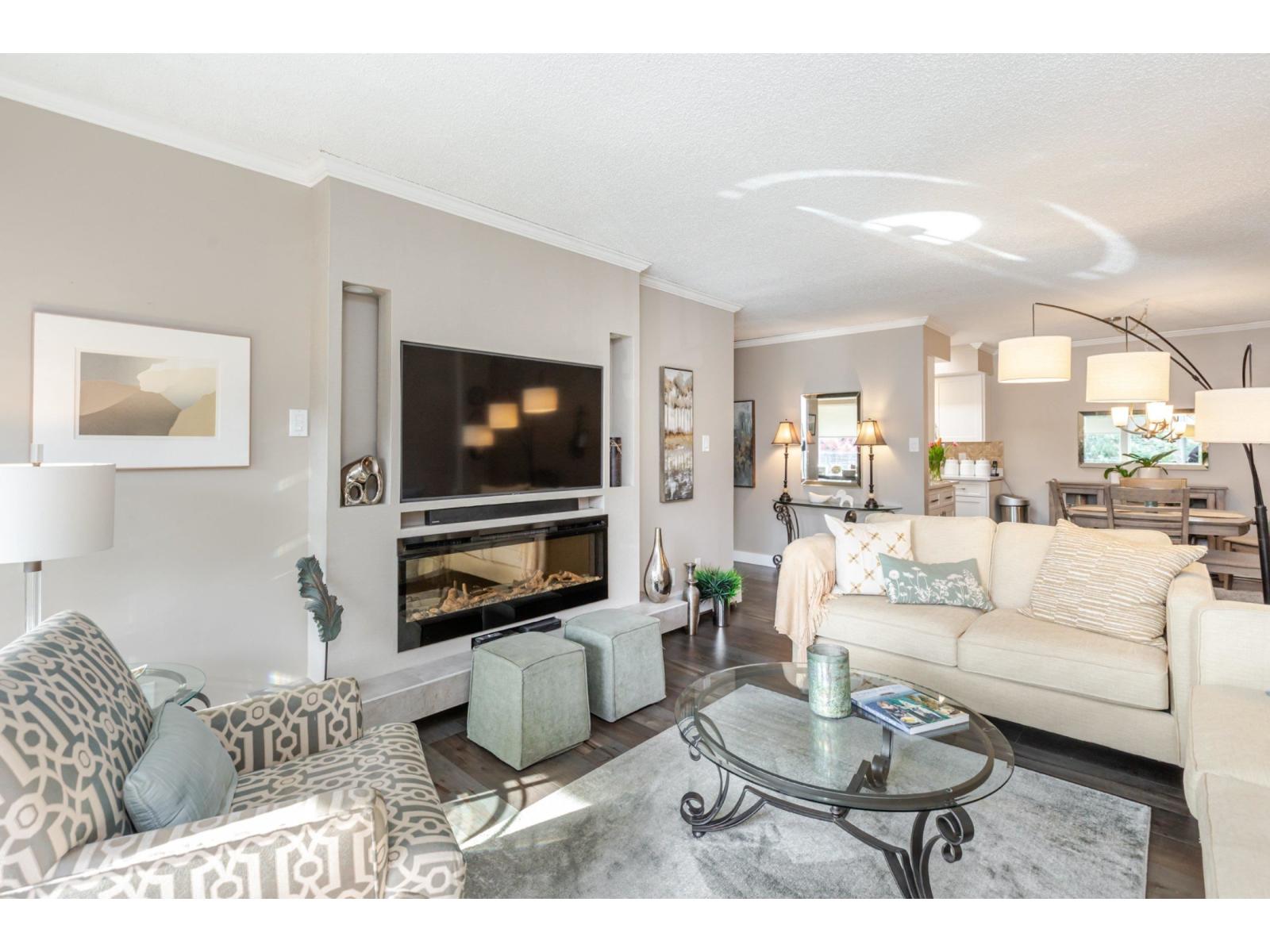 305 1351 MARTIN STREET, White Rock