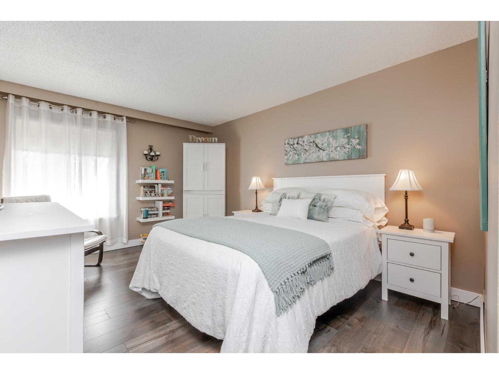 305 1351 MARTIN STREET, White Rock