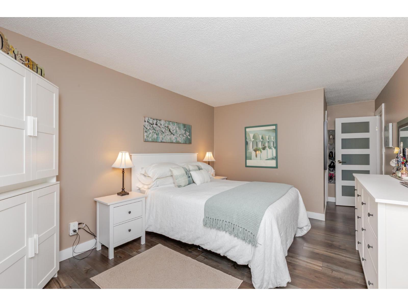 305 1351 MARTIN STREET, White Rock