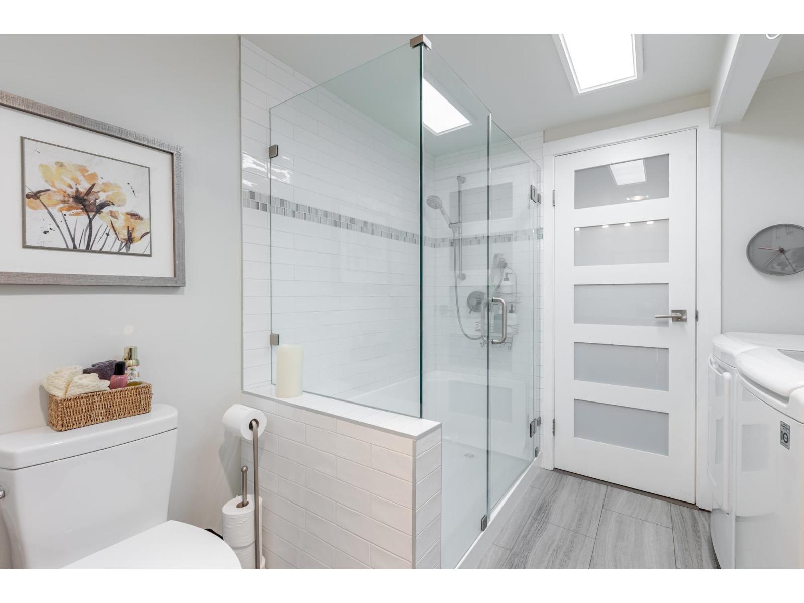 305 1351 MARTIN STREET, White Rock