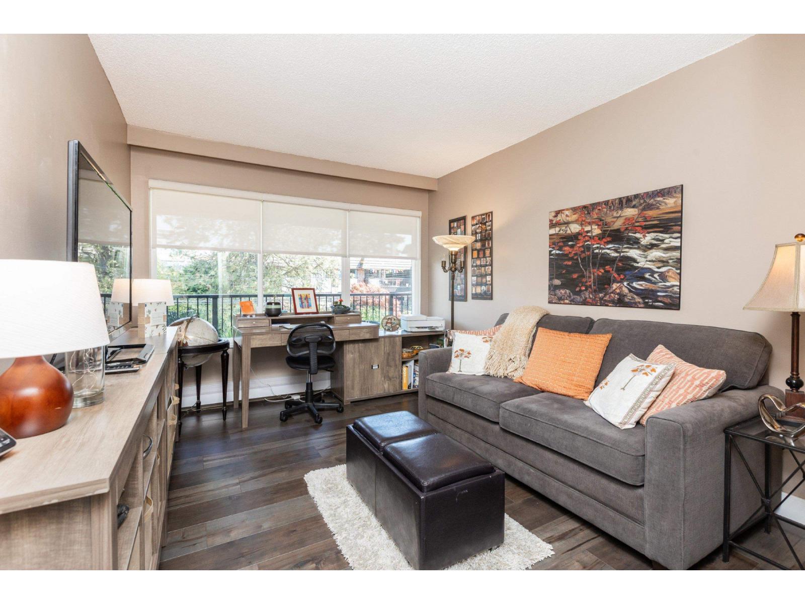 305 1351 MARTIN STREET, White Rock