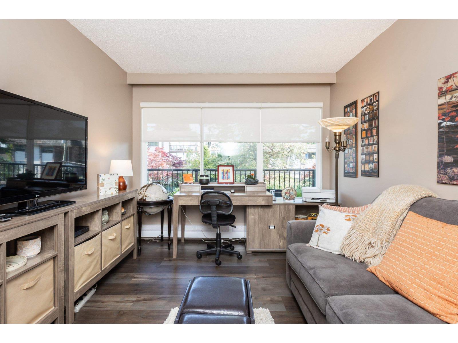 305 1351 MARTIN STREET, White Rock