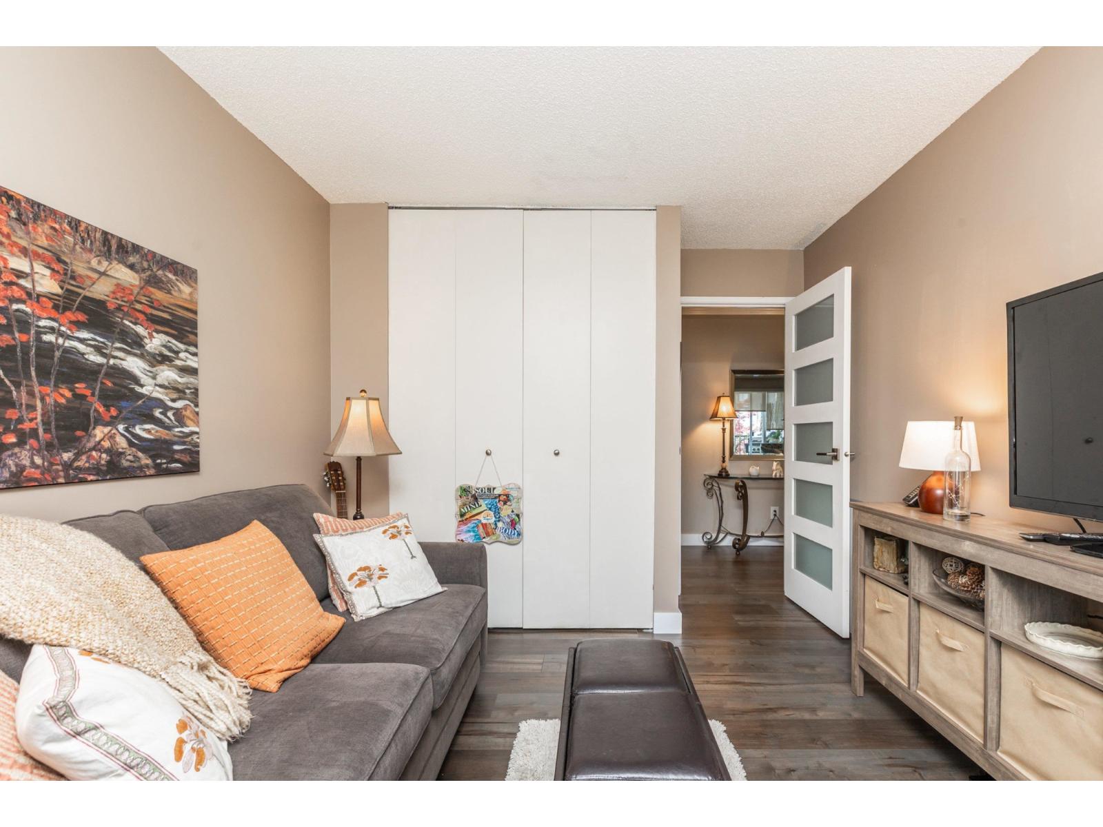 305 1351 MARTIN STREET, White Rock