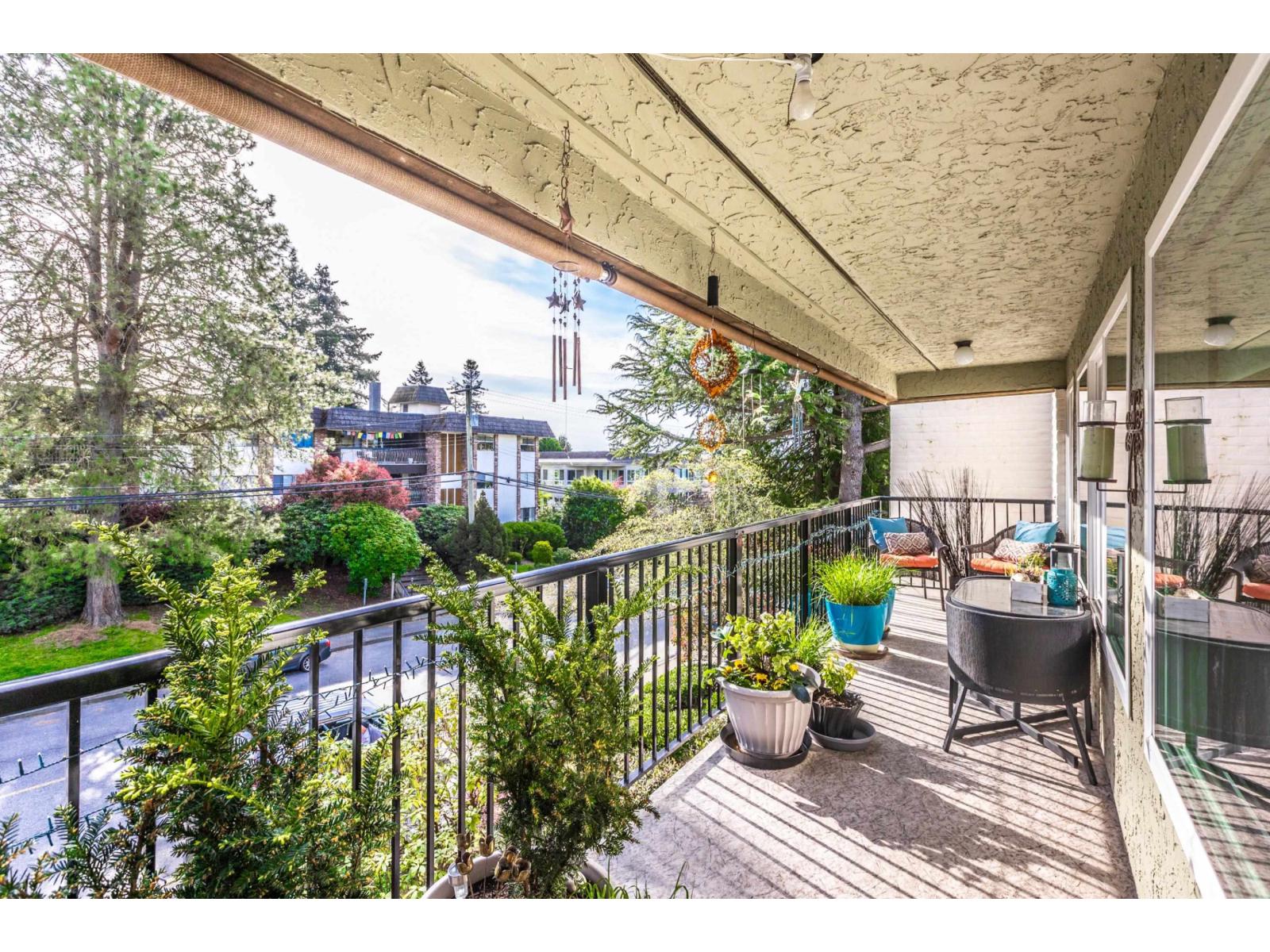 305 1351 MARTIN STREET, White Rock