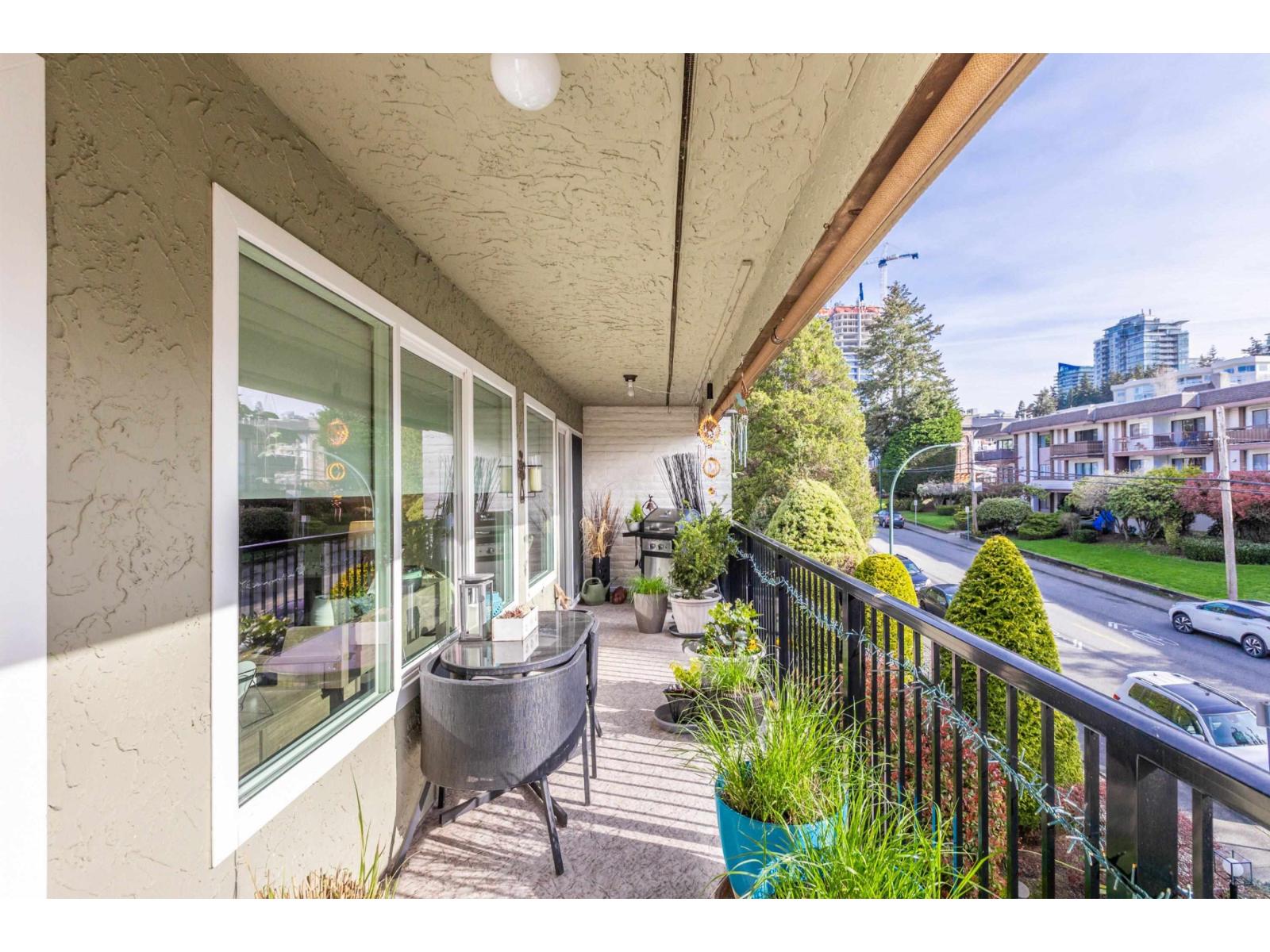 305 1351 MARTIN STREET, White Rock