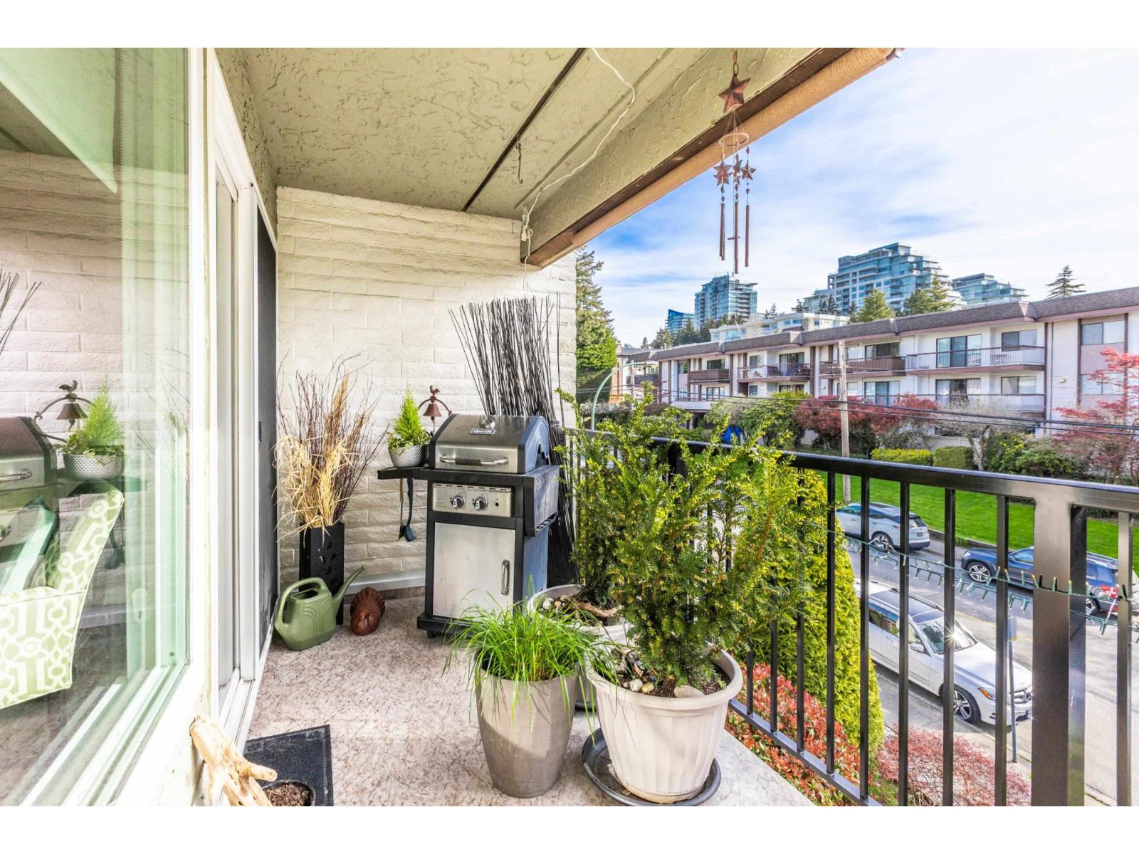 305 1351 MARTIN STREET, White Rock