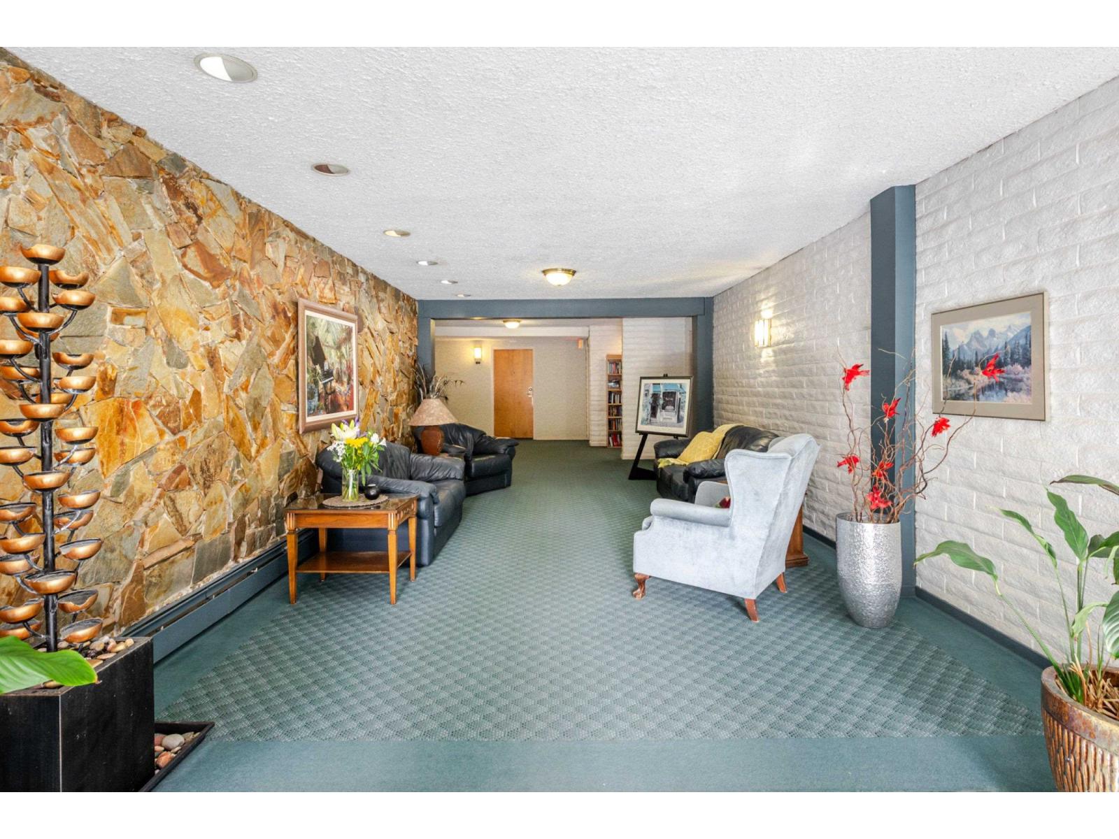 305 1351 MARTIN STREET, White Rock