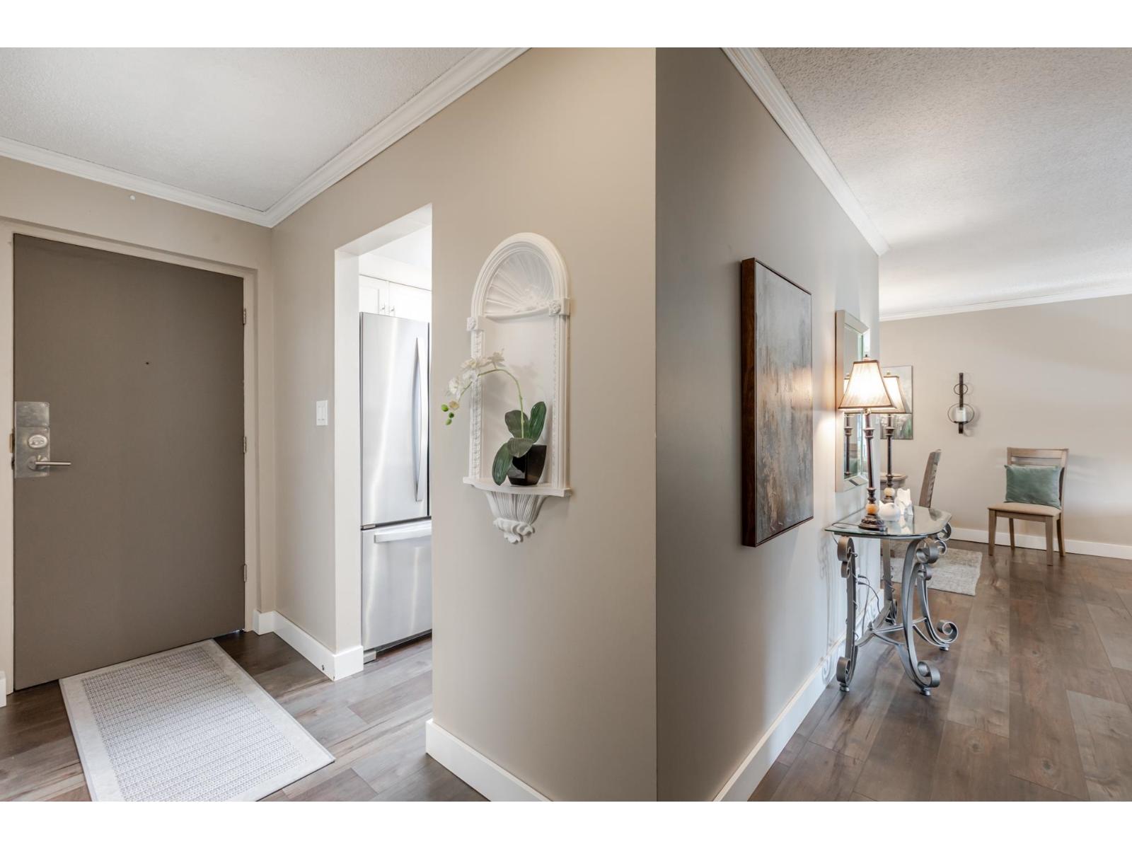 305 1351 MARTIN STREET, White Rock