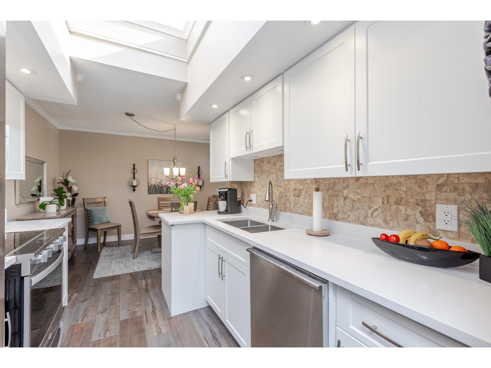 305 1351 MARTIN STREET, White Rock