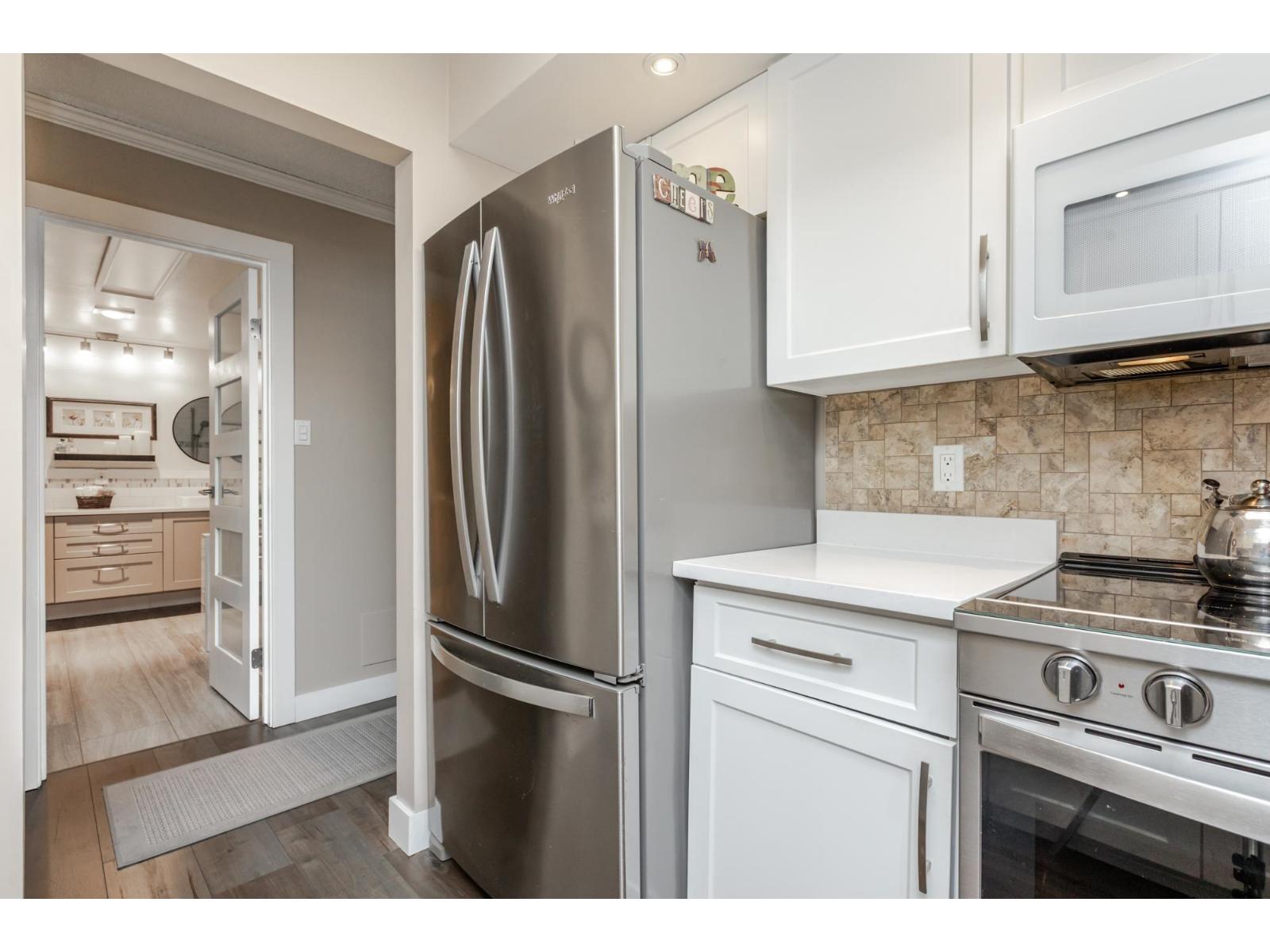 305 1351 MARTIN STREET, White Rock