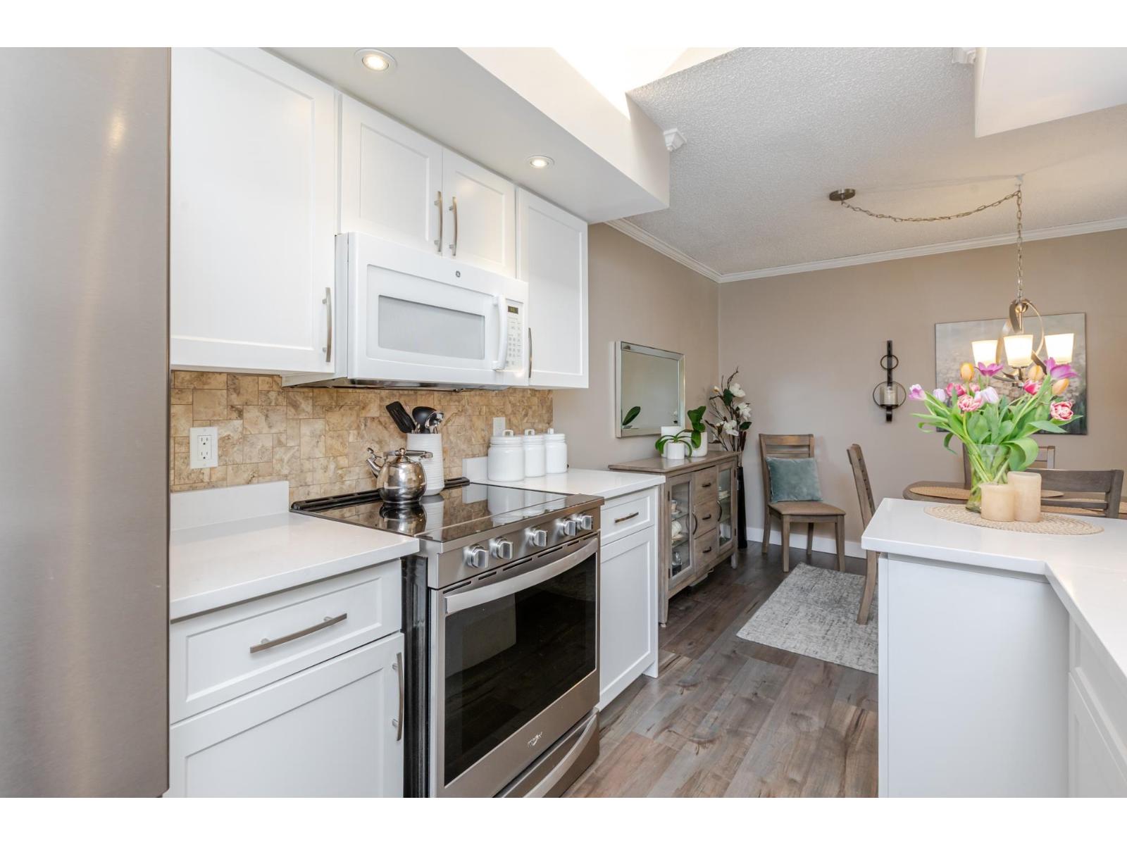 305 1351 MARTIN STREET, White Rock