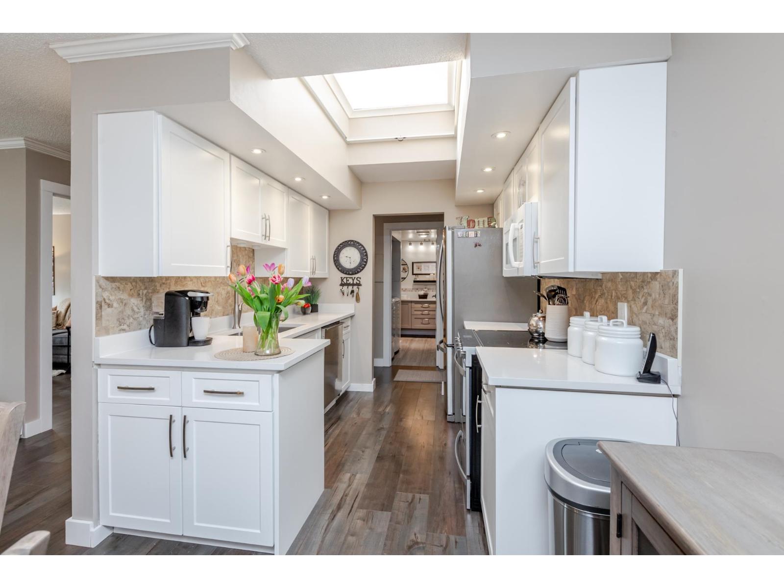 305 1351 MARTIN STREET, White Rock