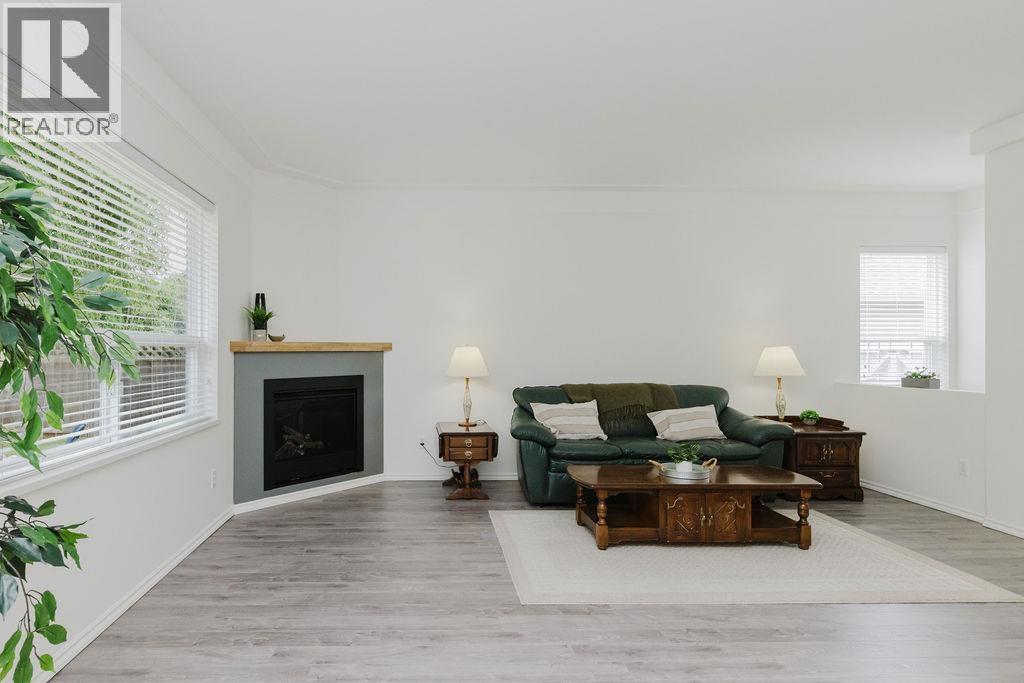 6307 HOMESTEAD AVENUE, Sechelt