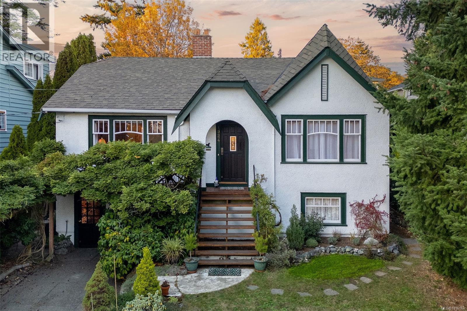  1924 Forrester Street, Saanich