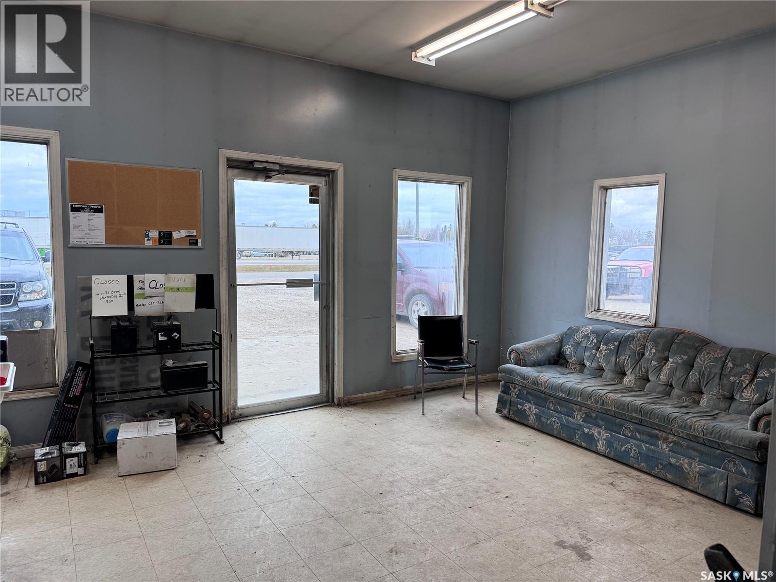 111 South Service ROAD - Photo 3 of 14, Wynyard, Saskatchewan