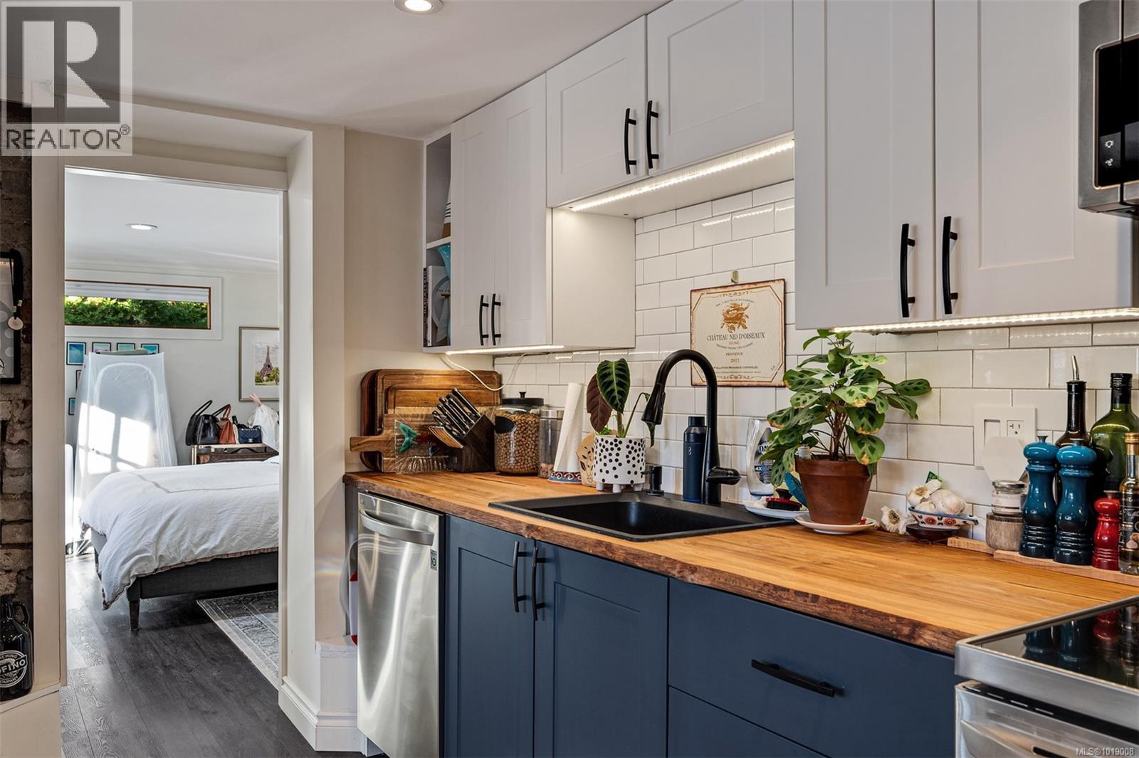  1141 Fort Street, Victoria