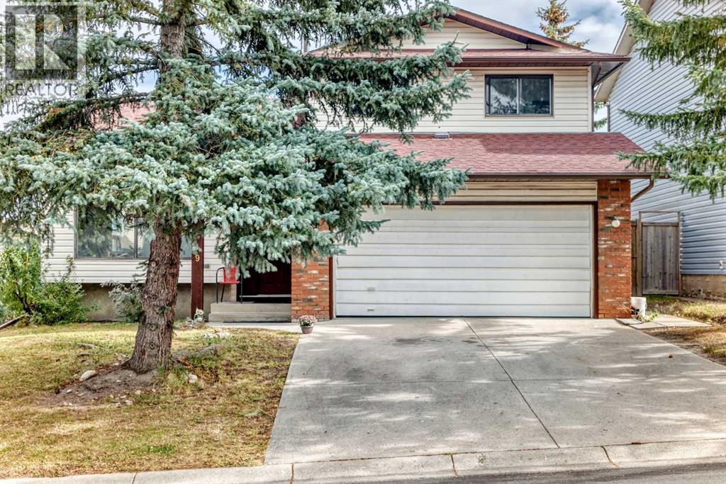 Single Family House 4 Level for Sale in  Beddington Circle NE Beddington Heights Calgary 
