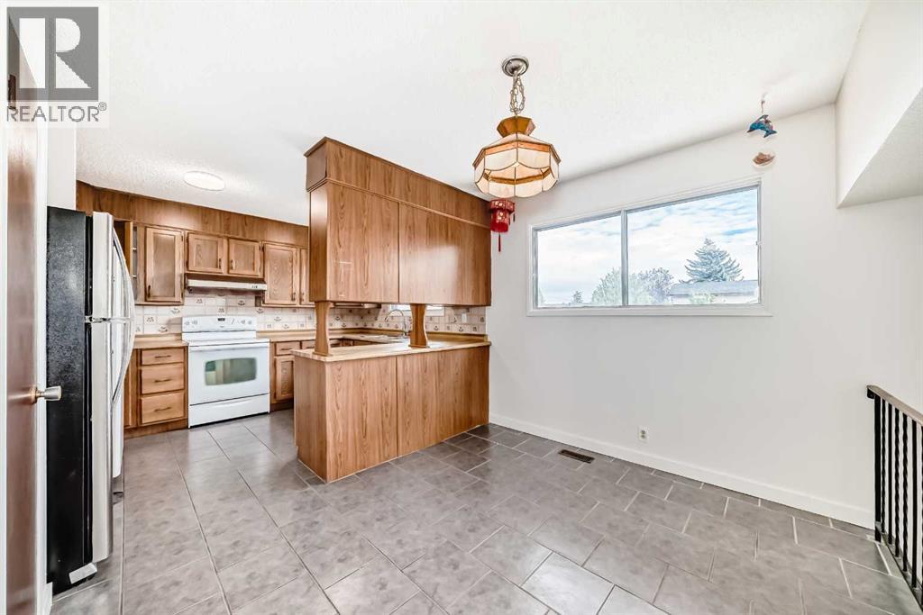 Single Family House 4 Level for Sale in  Beddington Circle NE Beddington Heights Calgary 