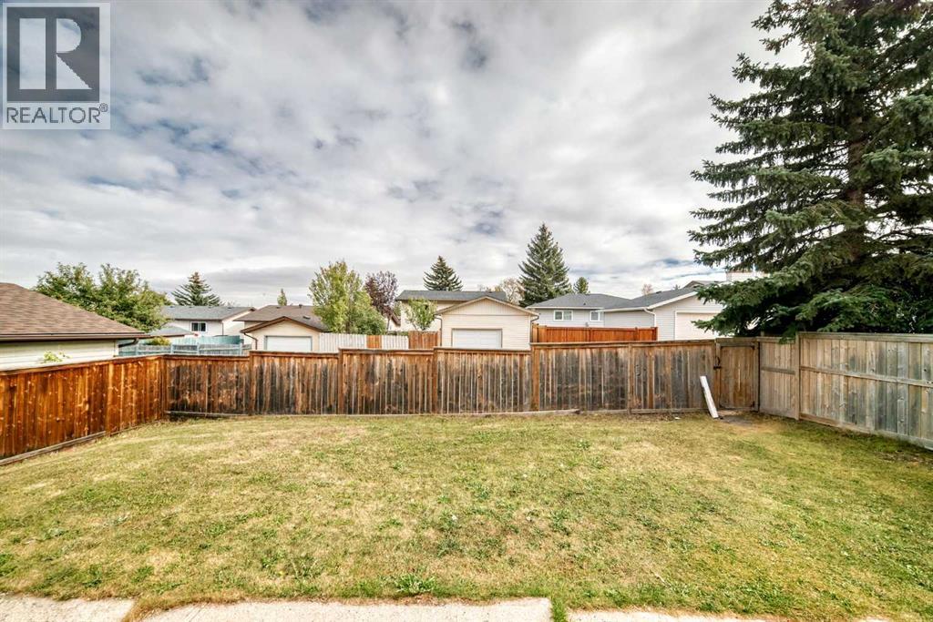 Single Family House 4 Level for Sale in  Beddington Circle NE Beddington Heights Calgary 