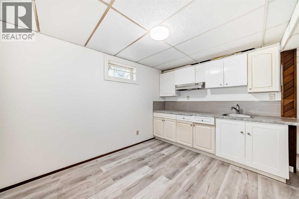 Single Family House 4 Level for Sale in  Beddington Circle NE Beddington Heights Calgary 