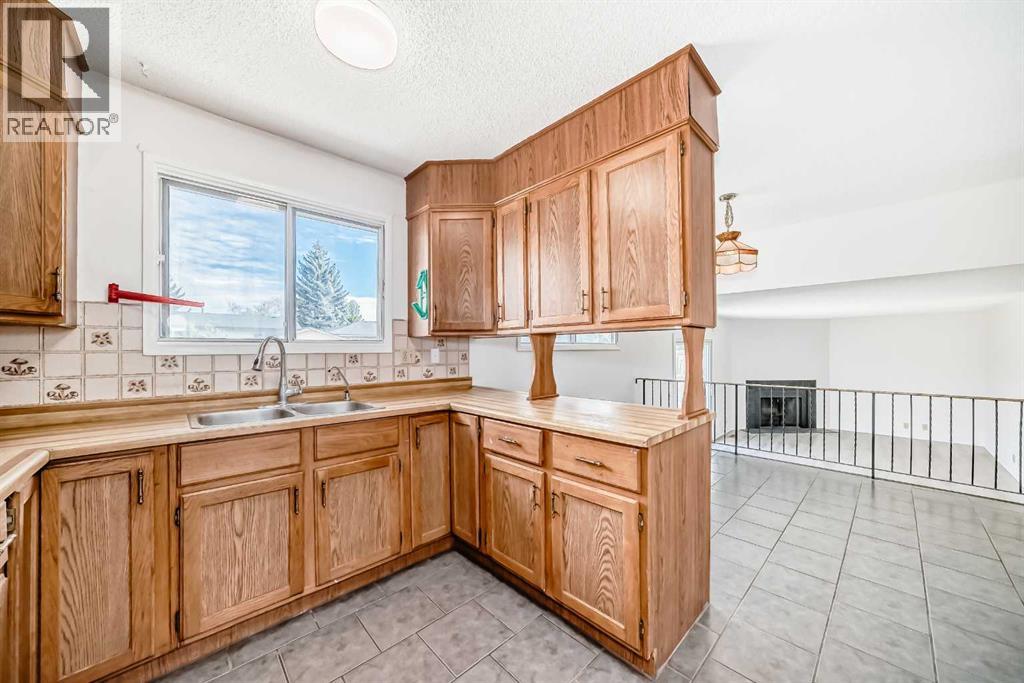 Single Family House 4 Level for Sale in  Beddington Circle NE Beddington Heights Calgary 