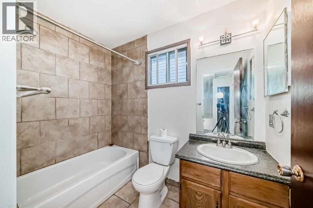 Single Family House 4 Level for Sale in  Beddington Circle NE Beddington Heights Calgary 