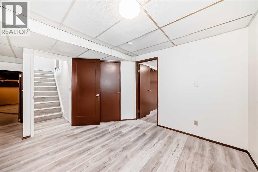 Single Family House 4 Level for Sale in  Beddington Circle NE Beddington Heights Calgary 