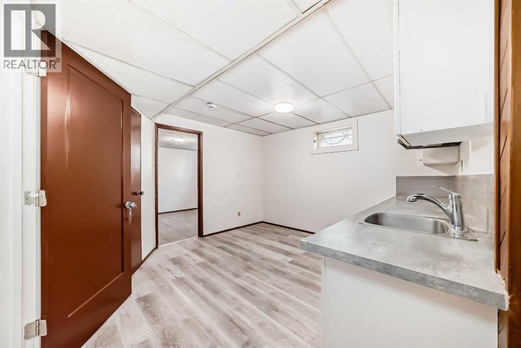 Single Family House 4 Level for Sale in  Beddington Circle NE Beddington Heights Calgary 