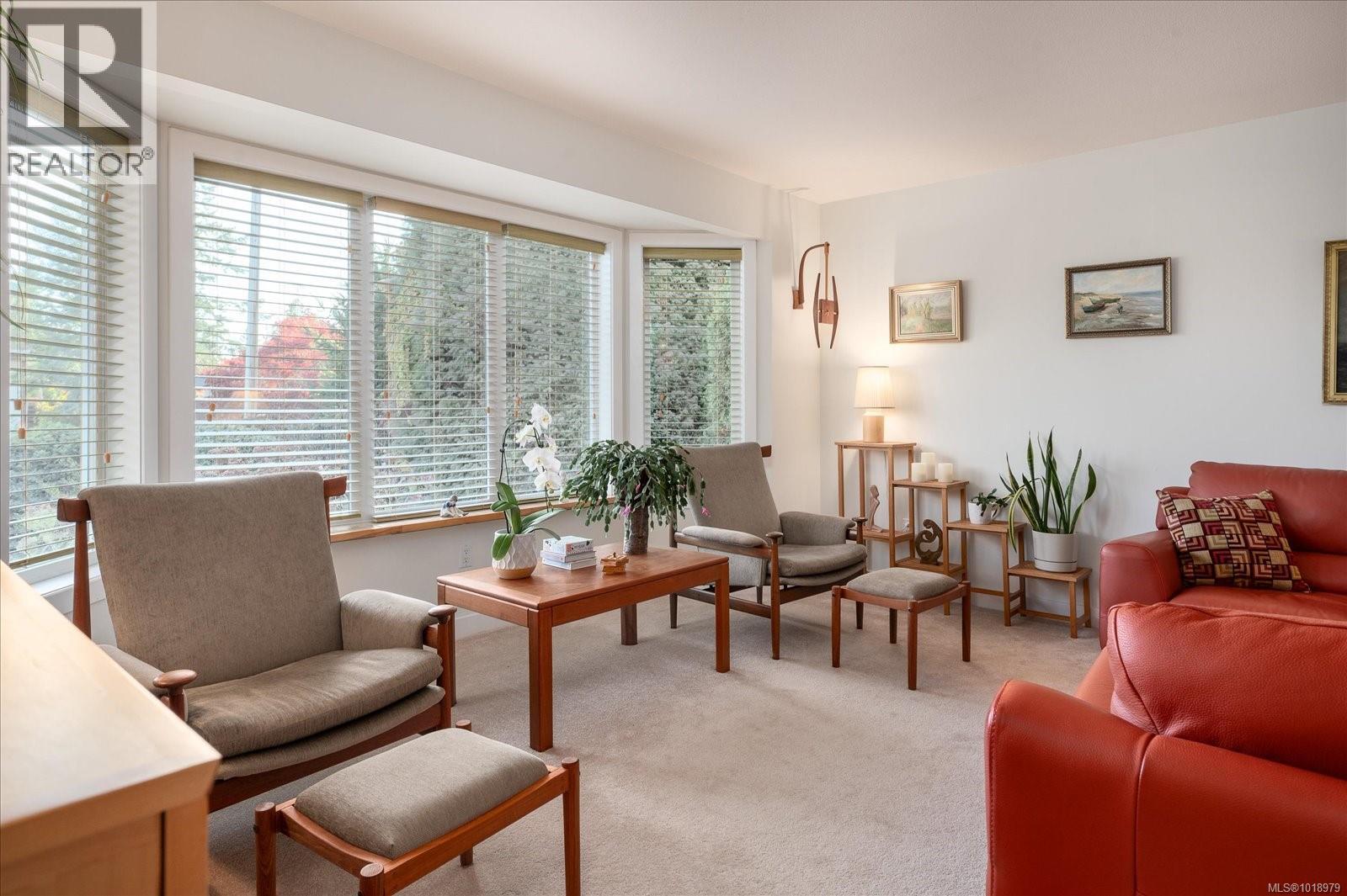 498 DALMATIAN Dr, Parksville