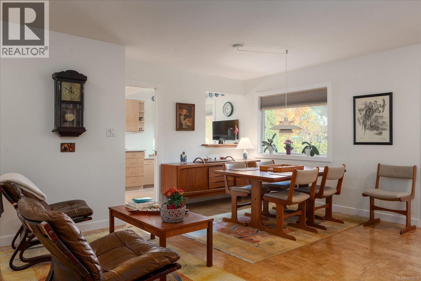 498 DALMATIAN Dr, Parksville