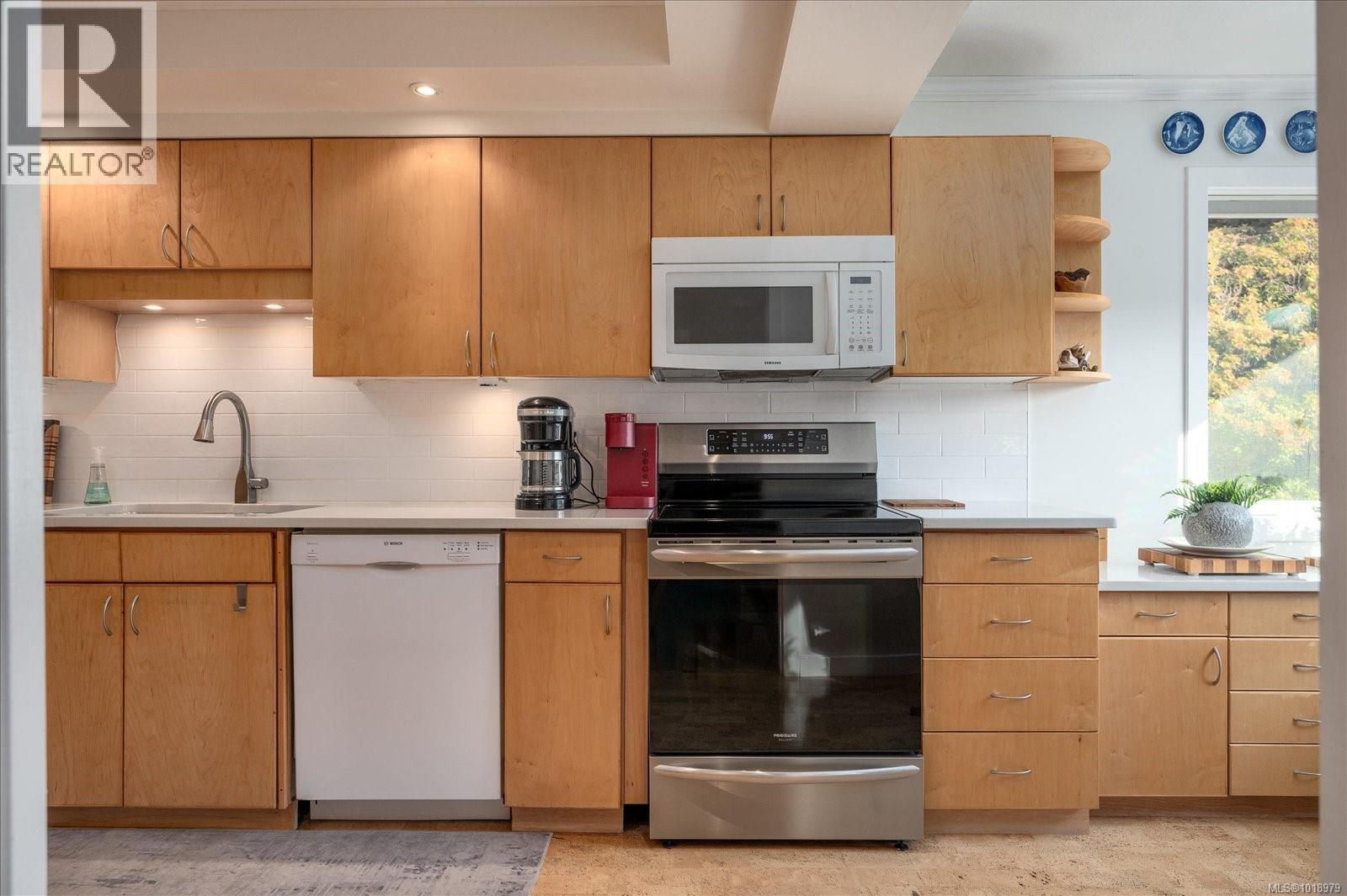 498 DALMATIAN Dr, Parksville