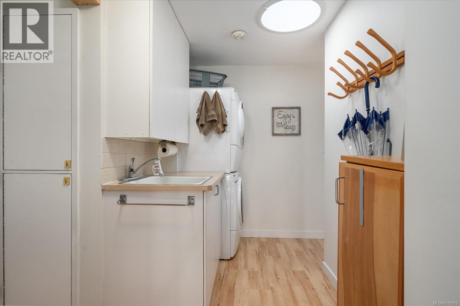 498 DALMATIAN Dr, Parksville