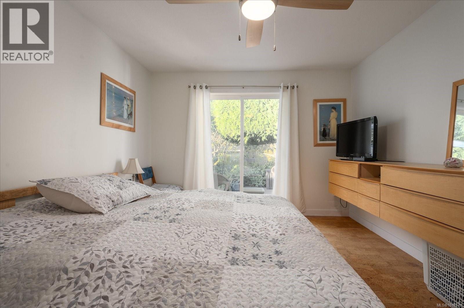 498 DALMATIAN Dr, Parksville