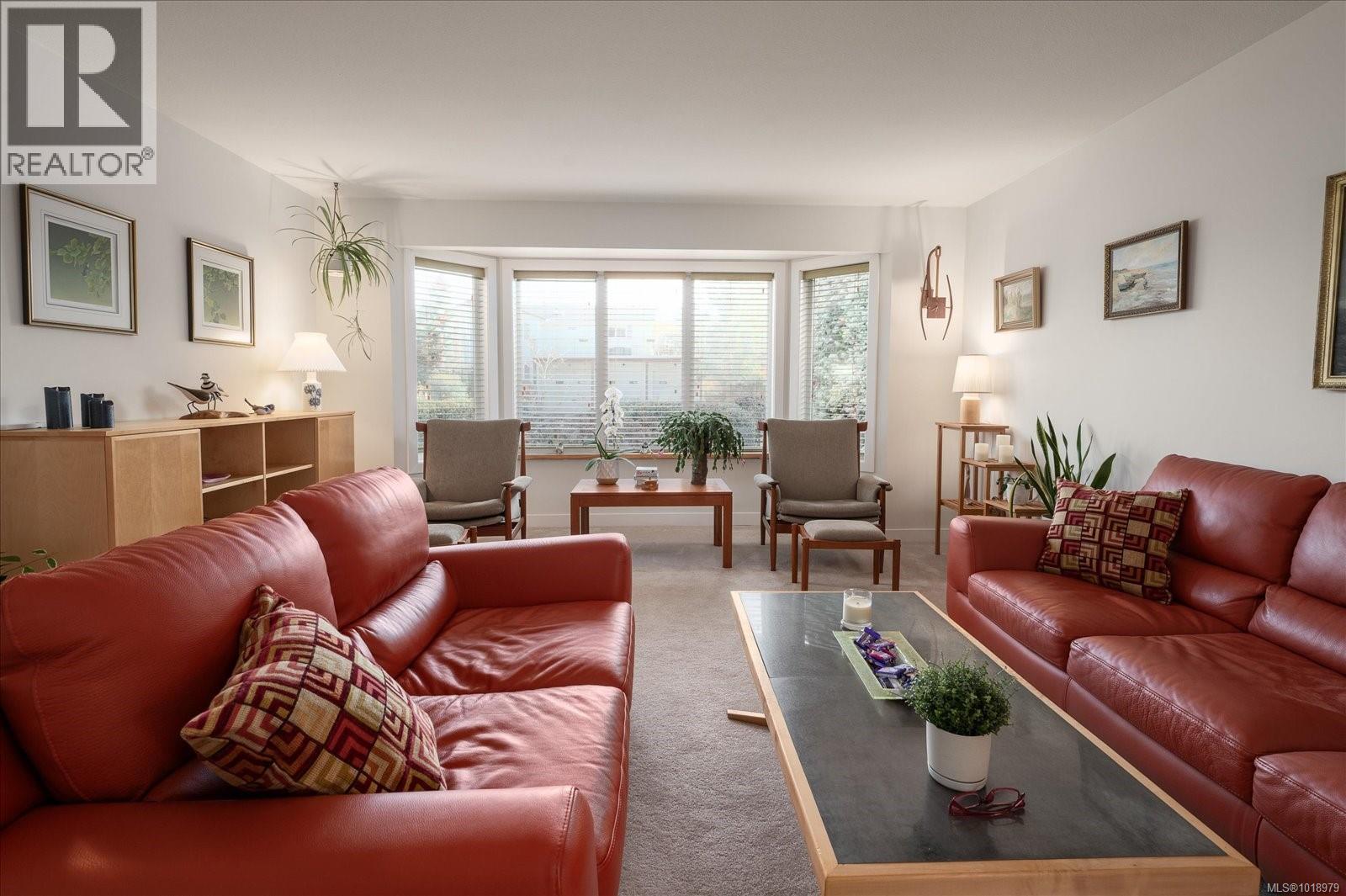 498 DALMATIAN Dr, Parksville