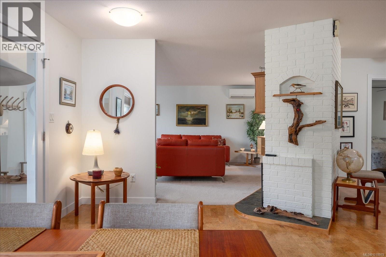 498 DALMATIAN Dr, Parksville