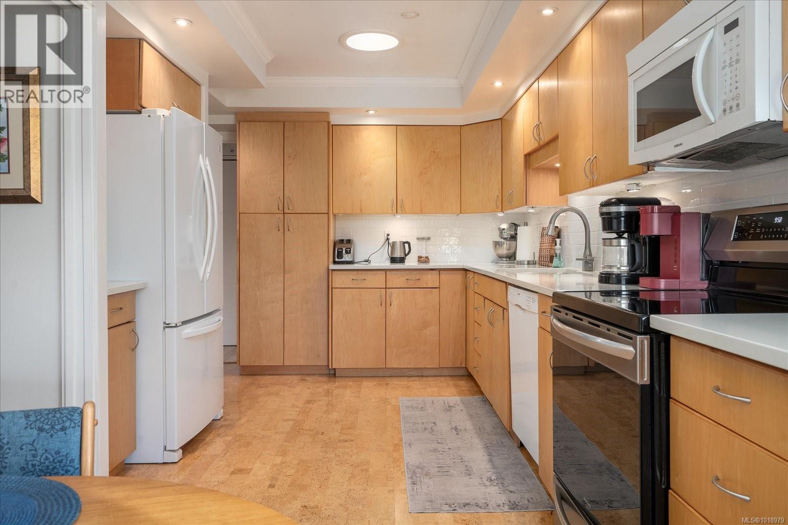 498 DALMATIAN Dr, Parksville