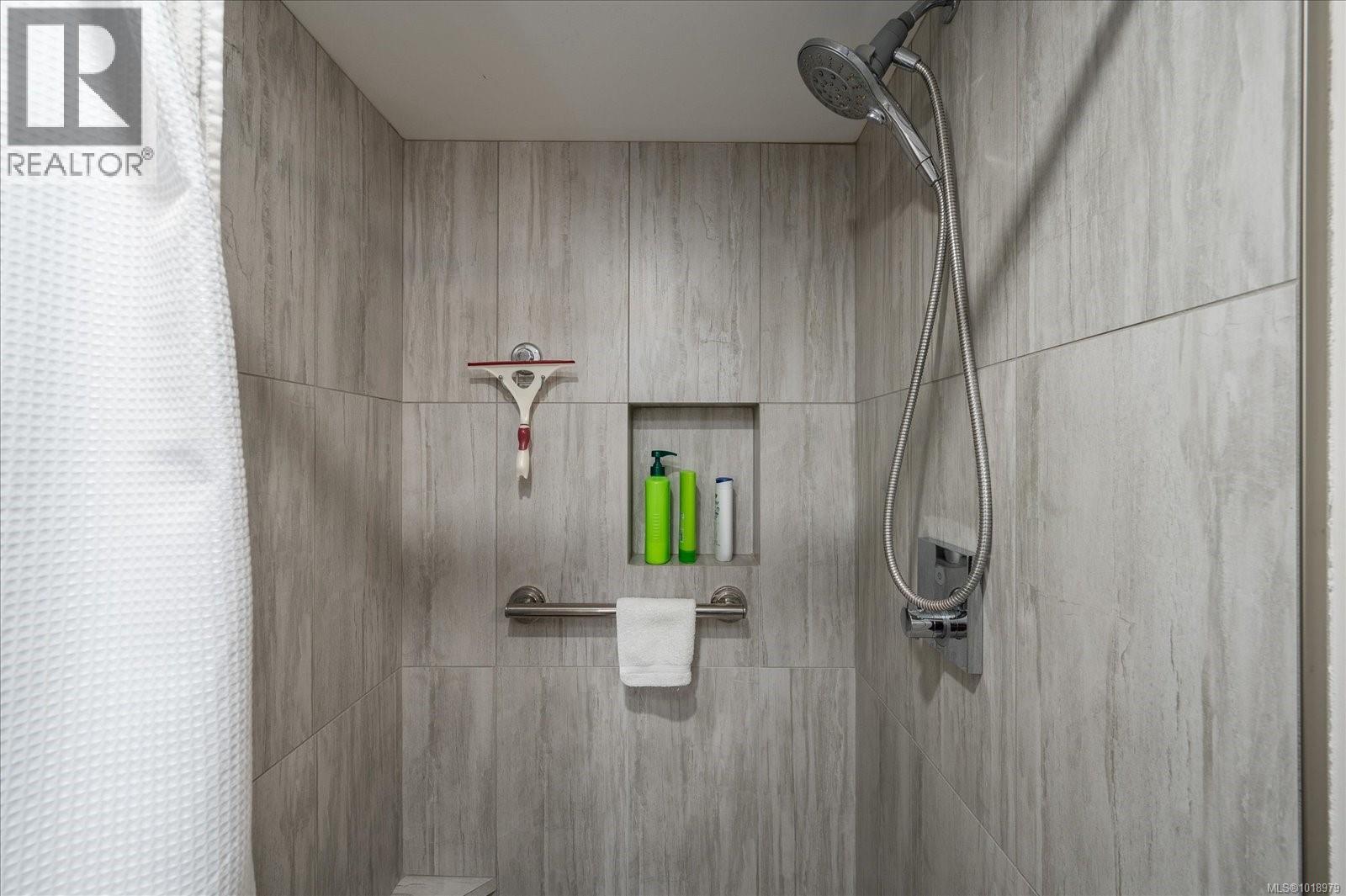 498 DALMATIAN Dr, Parksville