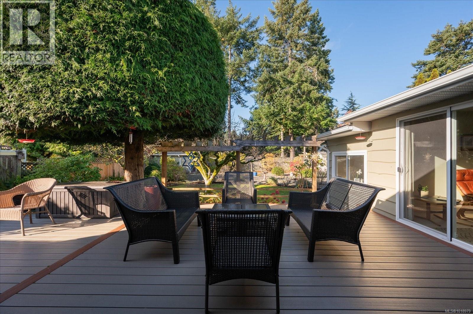 498 DALMATIAN Dr, Parksville