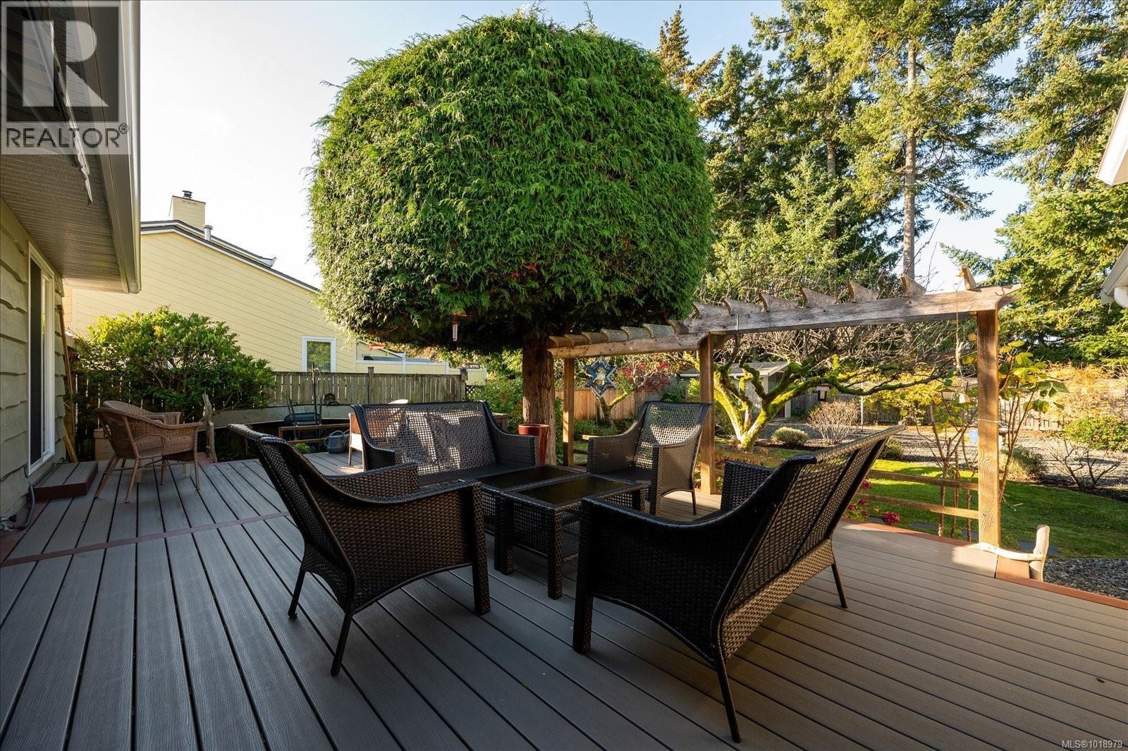 498 DALMATIAN Dr, Parksville