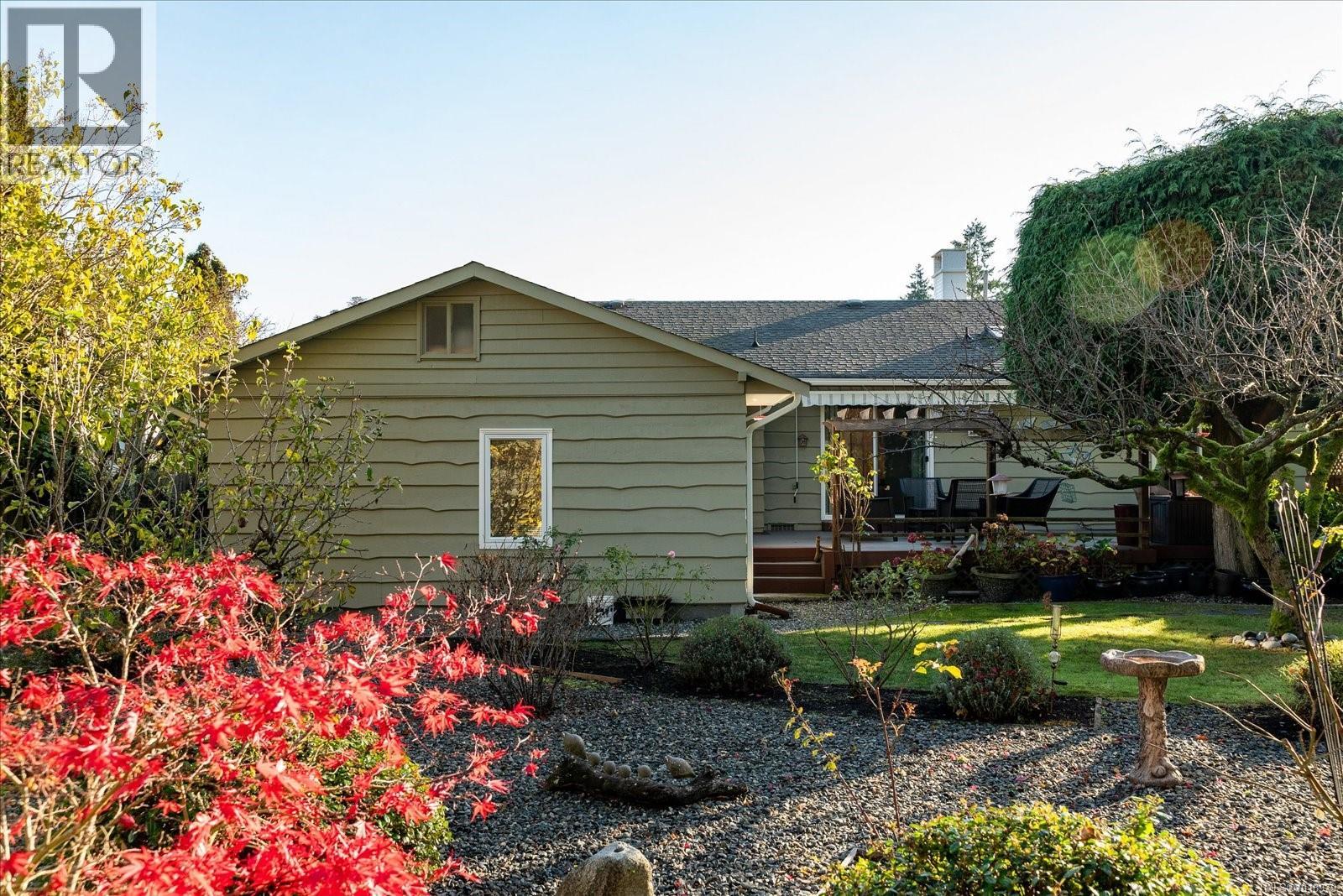 498 DALMATIAN Dr, Parksville