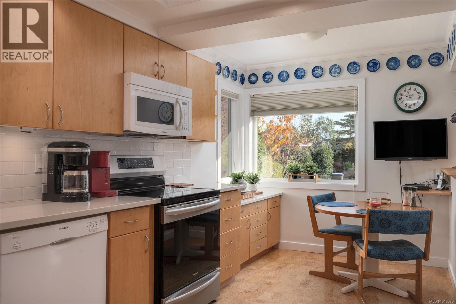 498 DALMATIAN Dr, Parksville