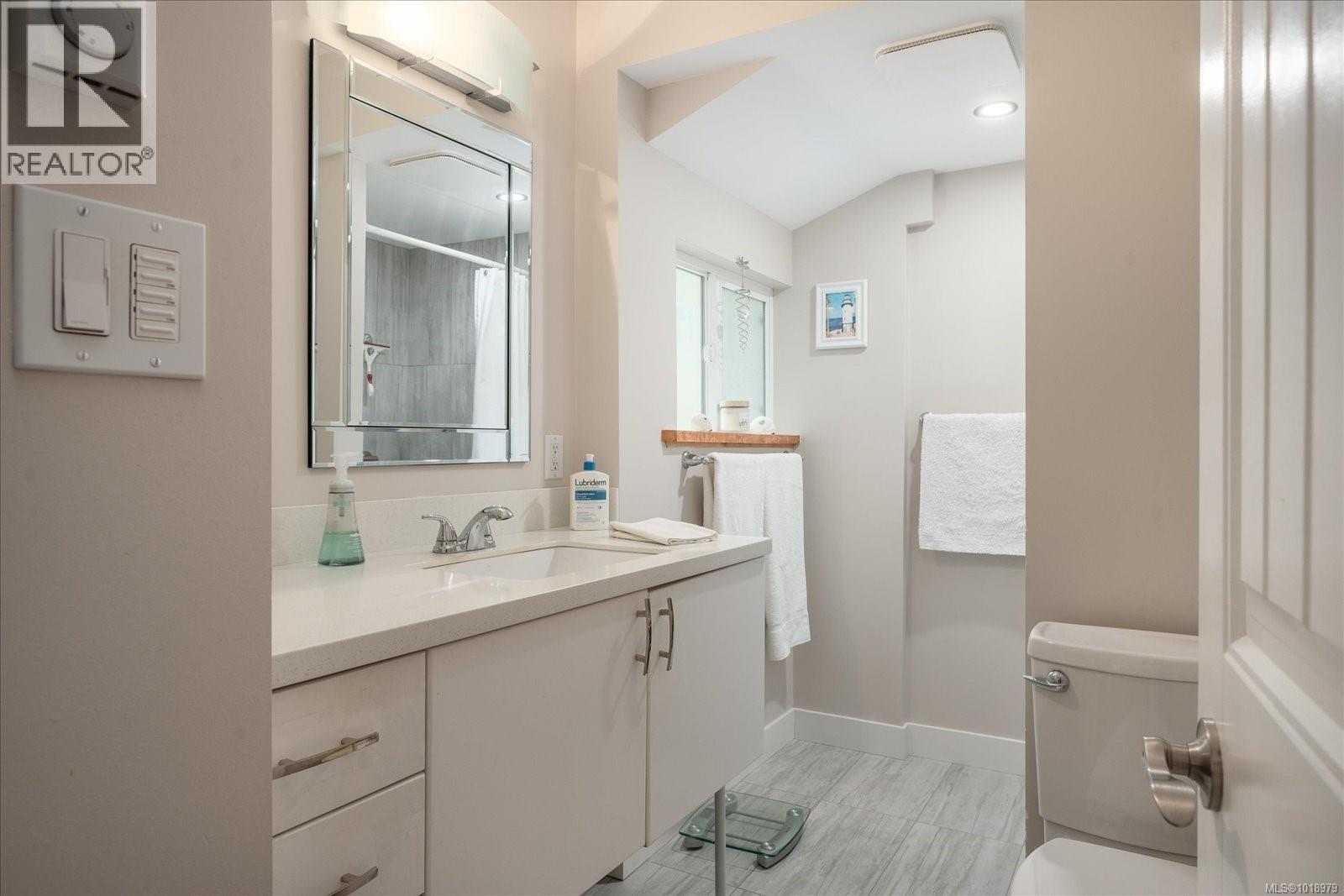 498 DALMATIAN Dr, Parksville