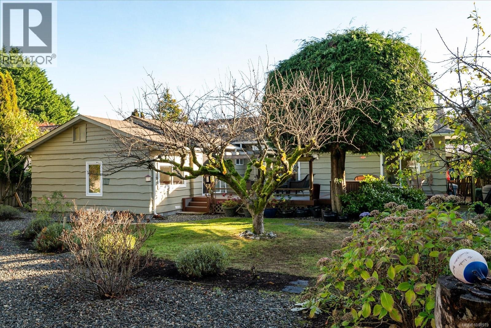 498 DALMATIAN Dr, Parksville