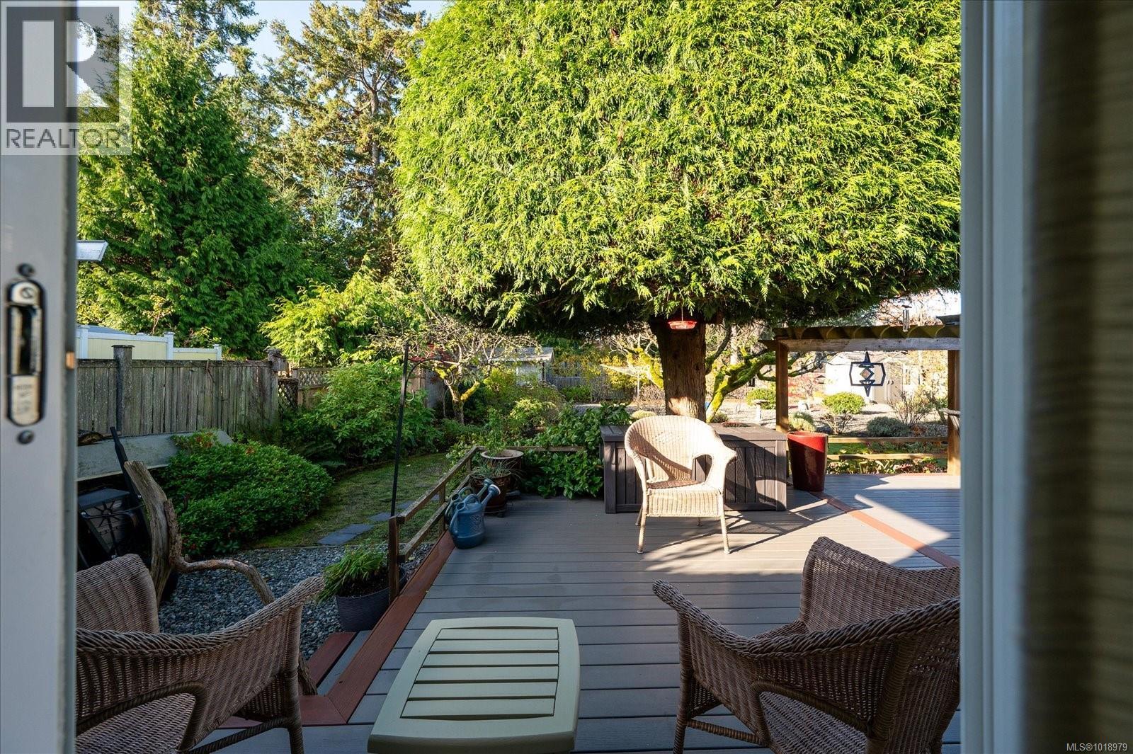 498 DALMATIAN Dr, Parksville