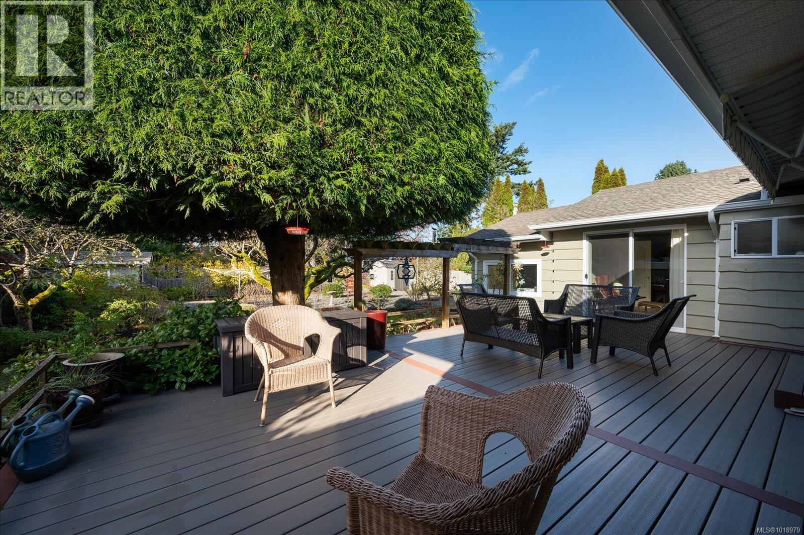 498 DALMATIAN Dr, Parksville