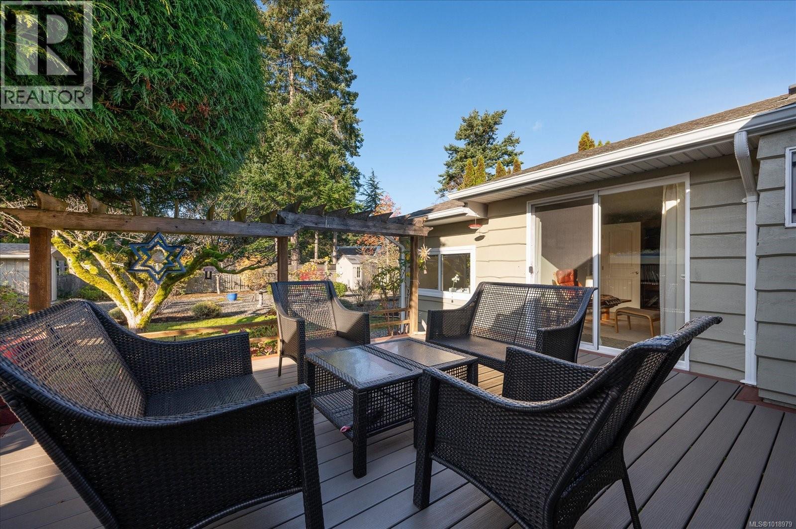 498 DALMATIAN Dr, Parksville