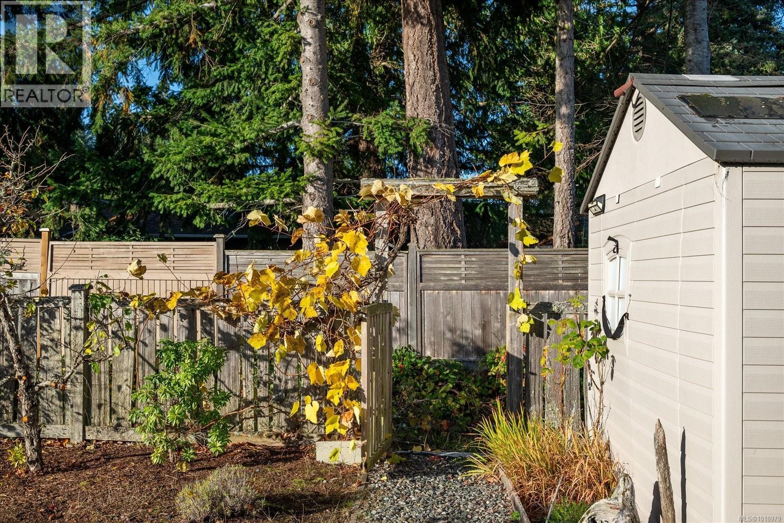 498 DALMATIAN Dr, Parksville